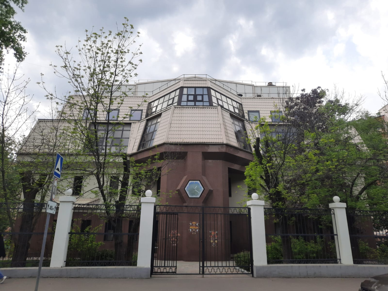 фасад дома, здание по адресу г Москва, Ленинский пр-кт, д 37 к 1 